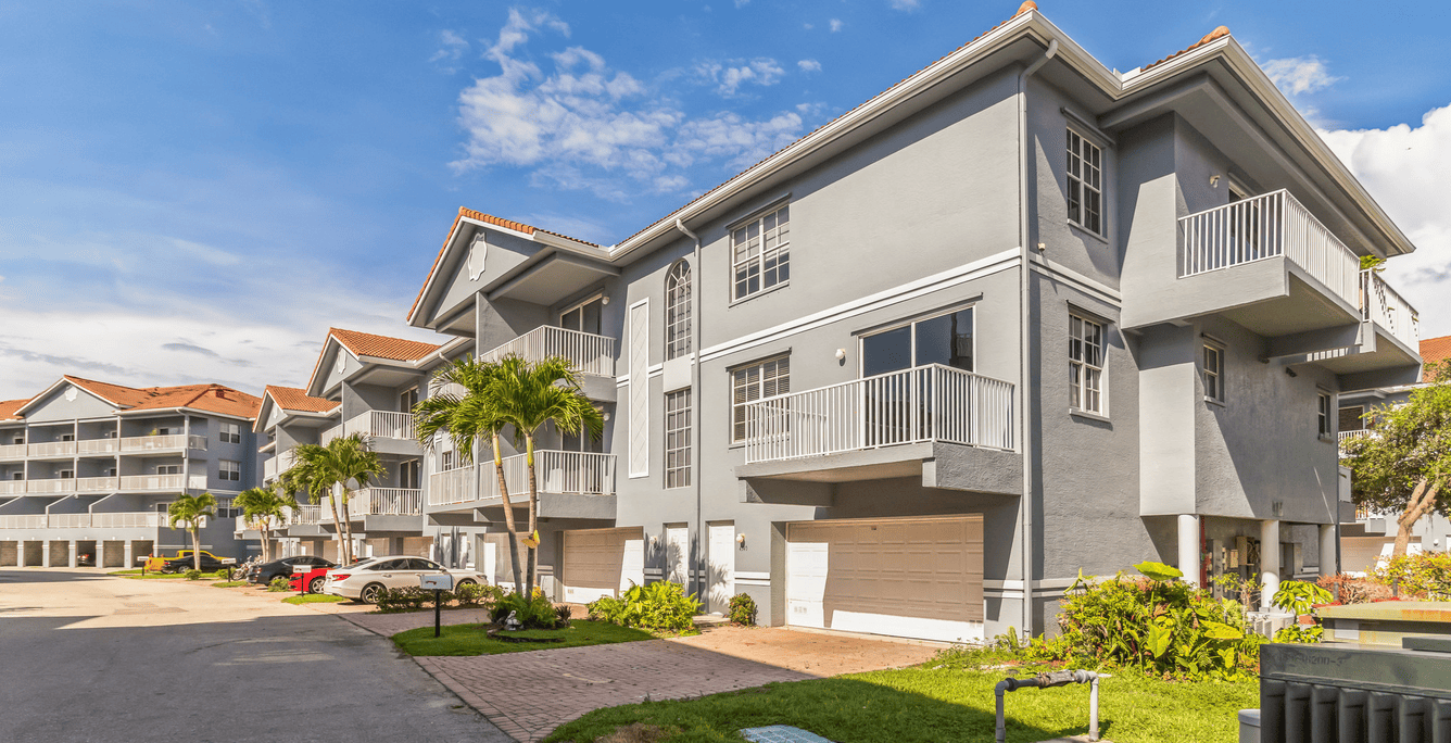 Cobblestone on The Lake Apartments